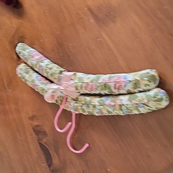 Decorative Pair of Floral Linen Clothes Hangers - Picture 3 of 4